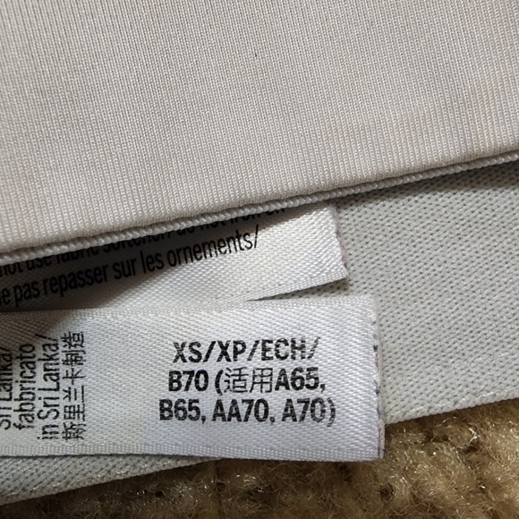 Victoria's Secret Sports Bra XS off white color - Picture 8 of 8